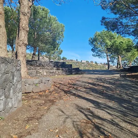 Dimora Sull'etna Immersa Tra Le Colate Laviche